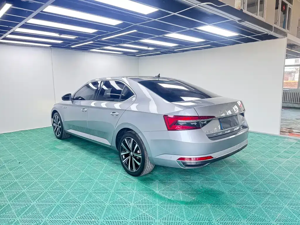 Skoda Superb — фото 10