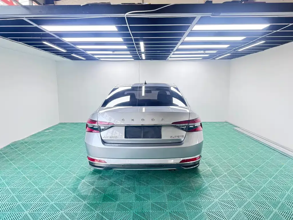 Skoda Superb — фото 4