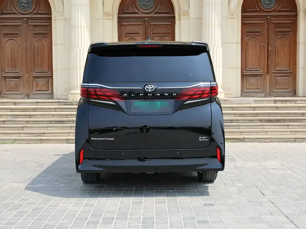 Toyota Alphard — фото 4