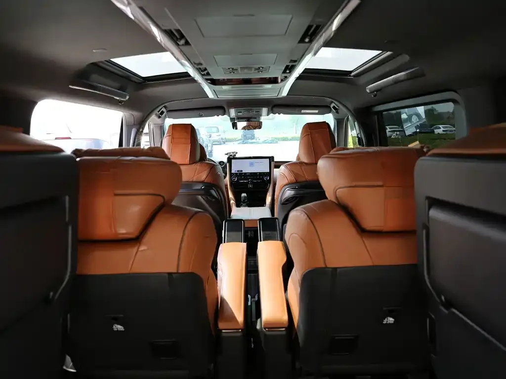 Toyota Alphard — фото 8