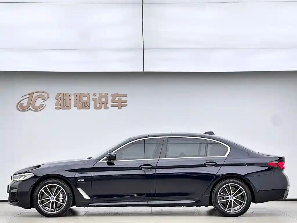 BMW 5 Series New Energy — фото 5
