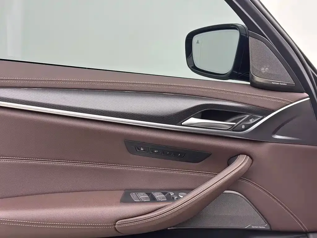 BMW 5 Series New Energy — фото 10