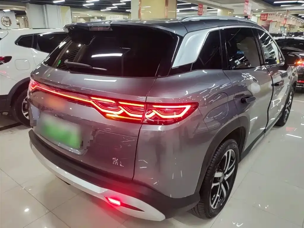 BYD L DM-i — фото 9