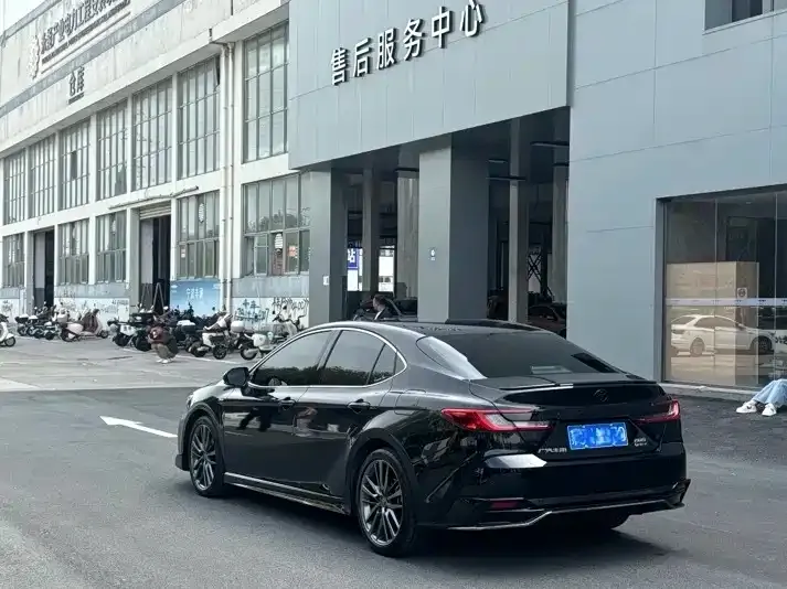 Toyota Camry — фото 10