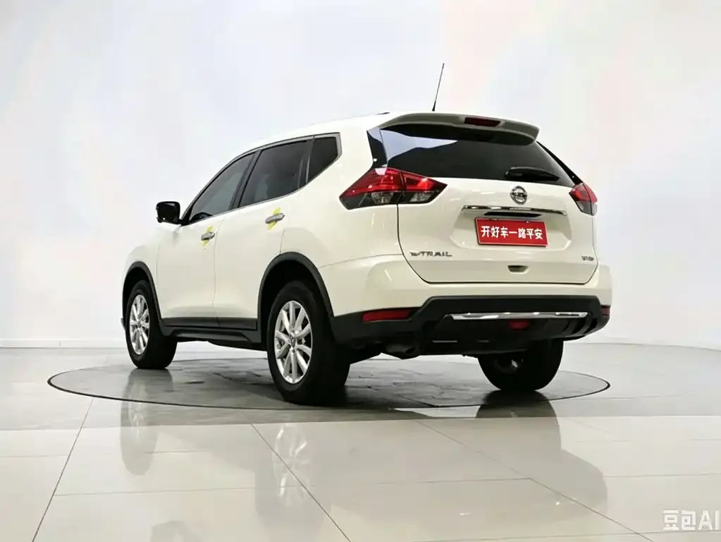 Nissan X-Trail — фото 7
