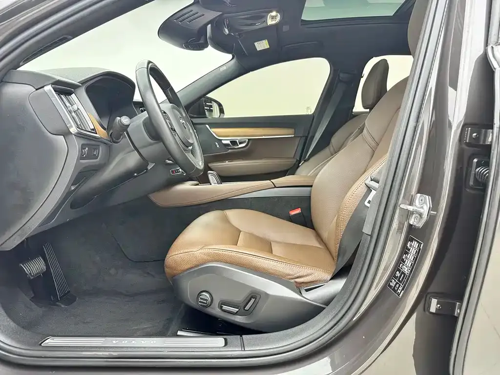Volvo S90 — фото 8