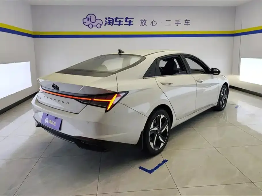 Hyundai Elantra — фото 3