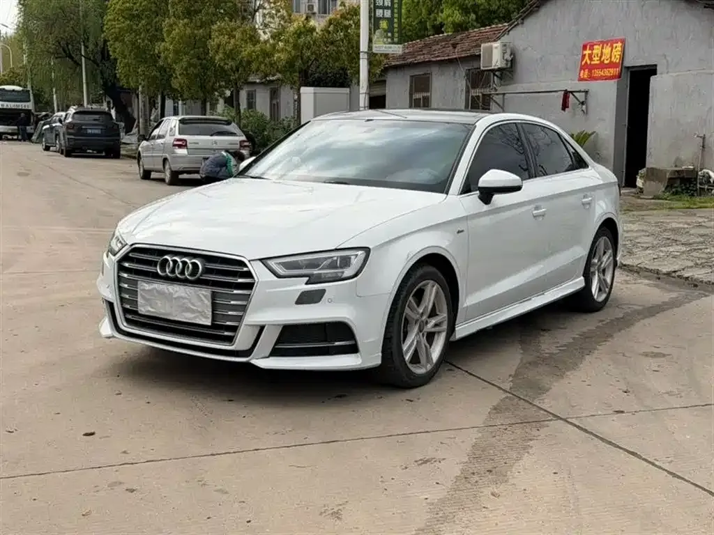 Audi A3 — фото 1