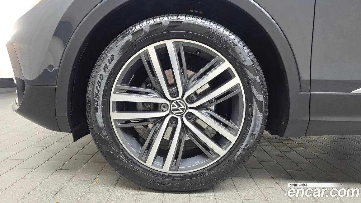 Volkswagen Tiguan — фото 10