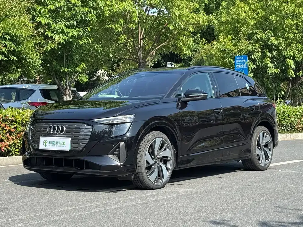 Audi Q5 e-tron — фото 1