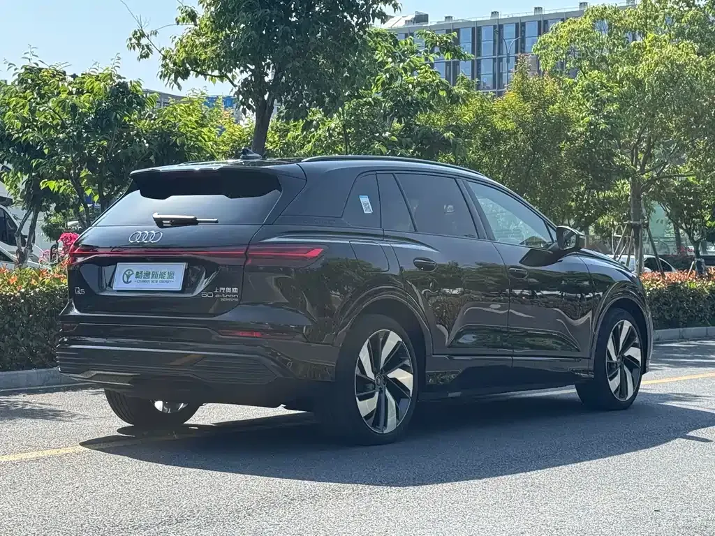 Audi Q5 e-tron — фото 4