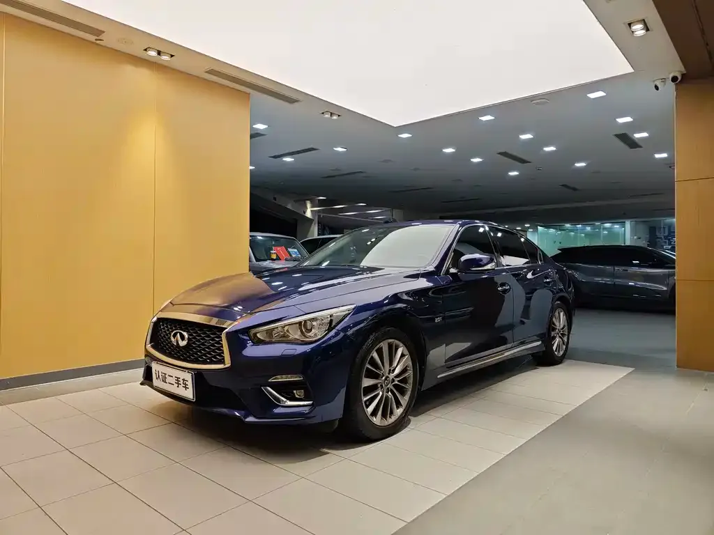 Infiniti Q50L — фото 1