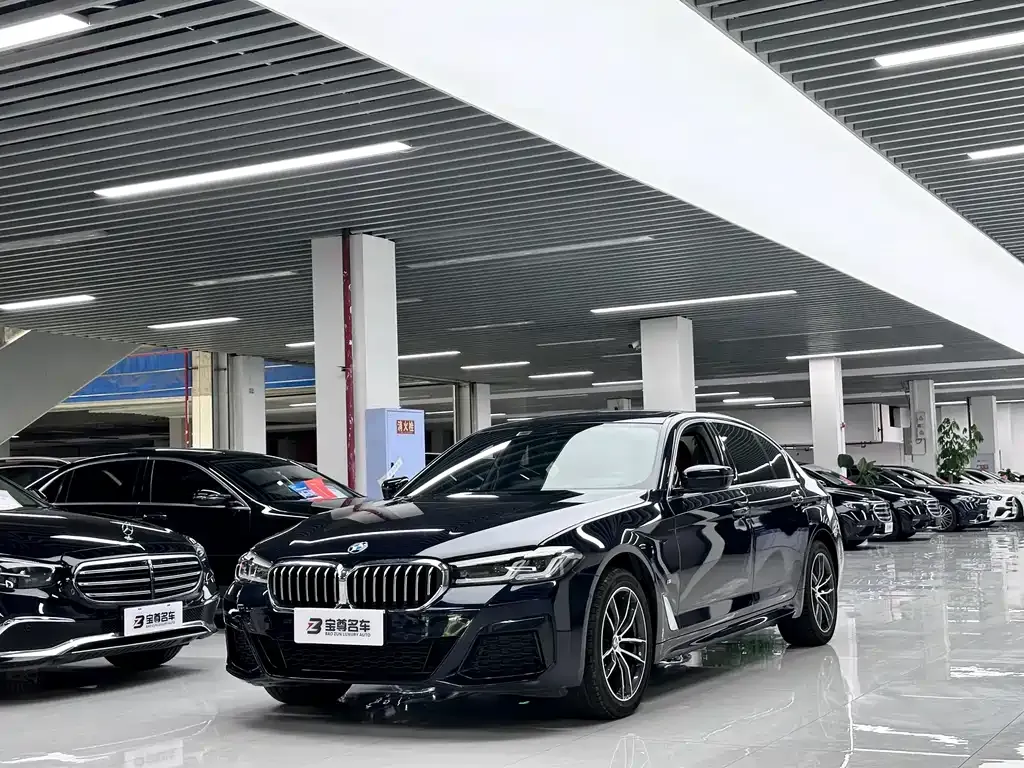BMW 5 Series — фото 1