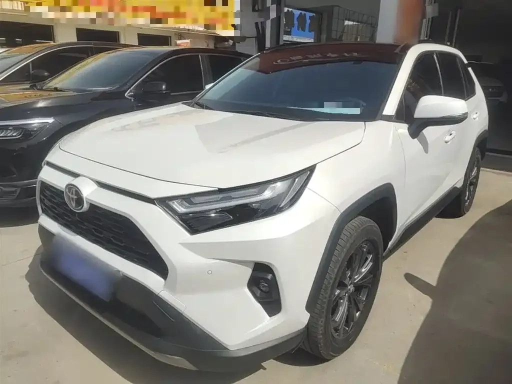 Toyota RAV4 — фото 1