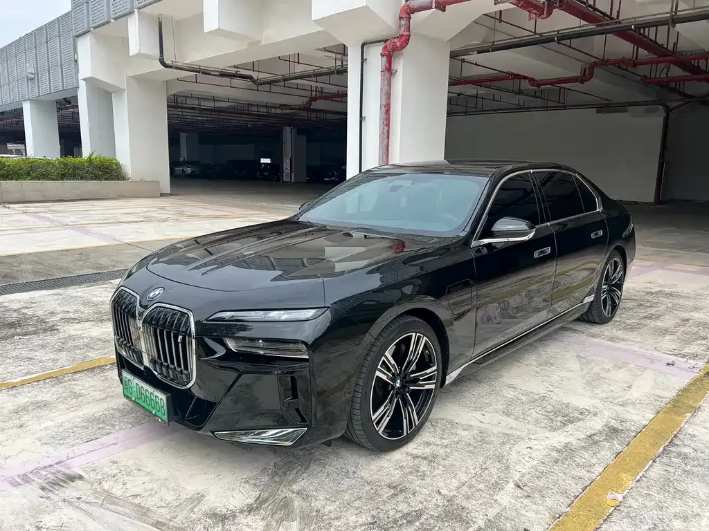 BMW i7 — фото 1