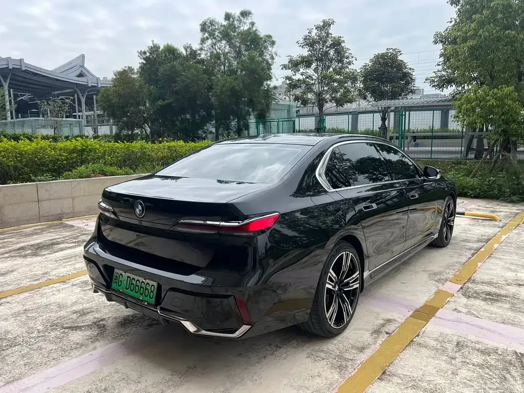 BMW i7 — фото 10
