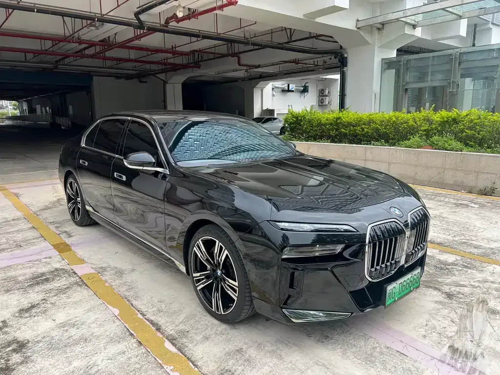 BMW i7 — фото 8