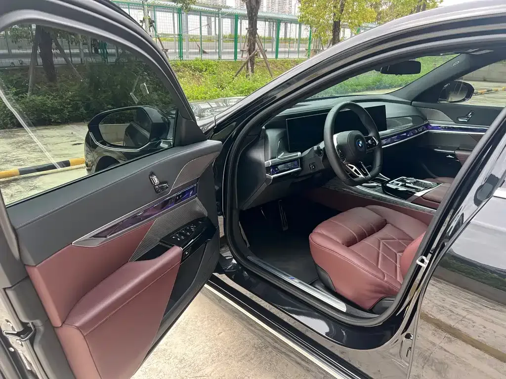 BMW i7 — фото 4