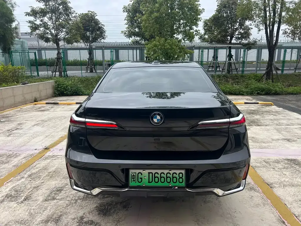 BMW i7 — фото 7