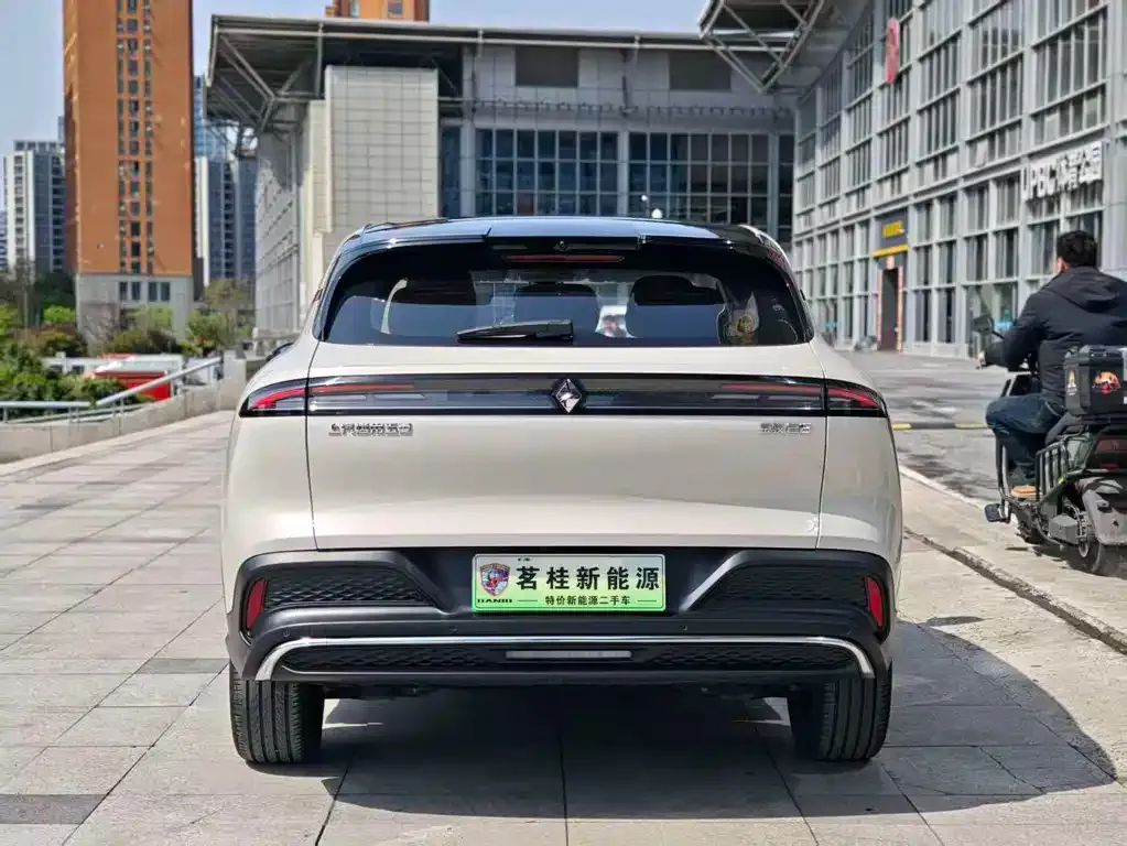 Baojun E6 — фото 7