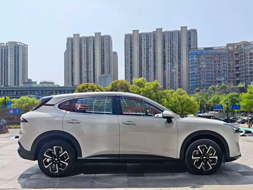 Baojun E6 — фото 3