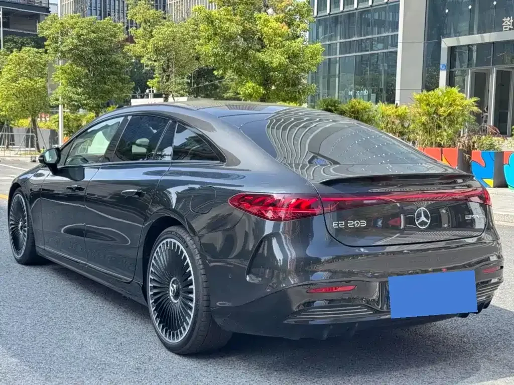 Mercedes-Benz EQS AMG — фото 7