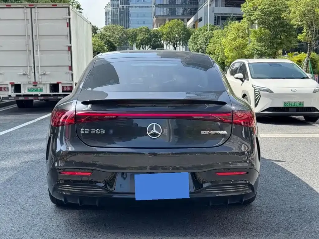 Mercedes-Benz EQS AMG — фото 5
