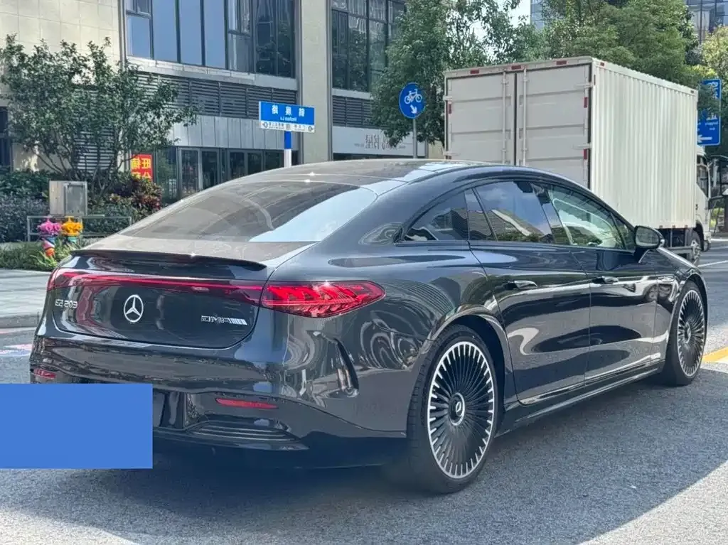 Mercedes-Benz EQS AMG — фото 8