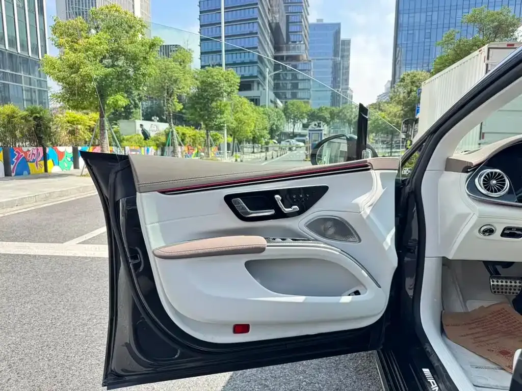 Mercedes-Benz EQS AMG — фото 9