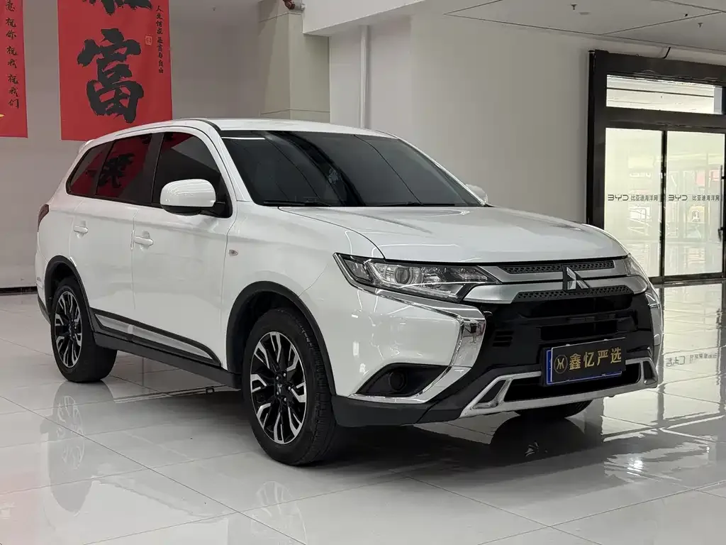 Mitsubishi Outlander — фото 9