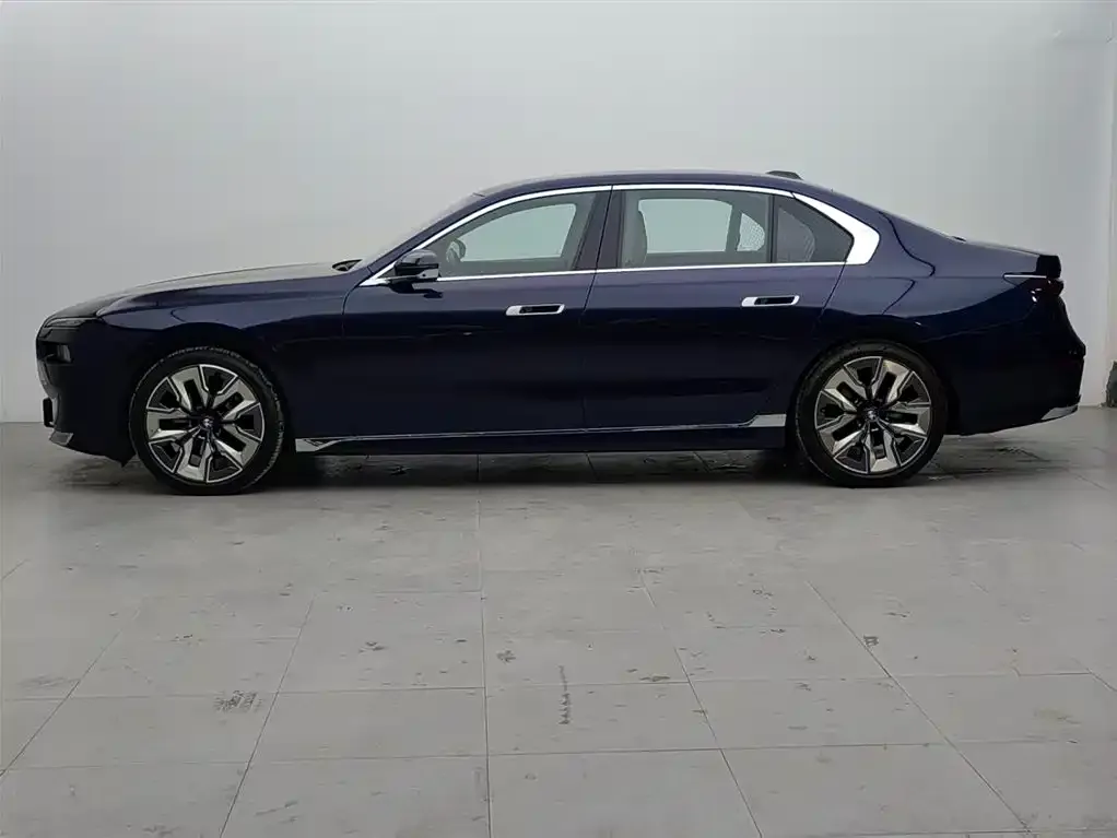 BMW 7 Series — фото 10