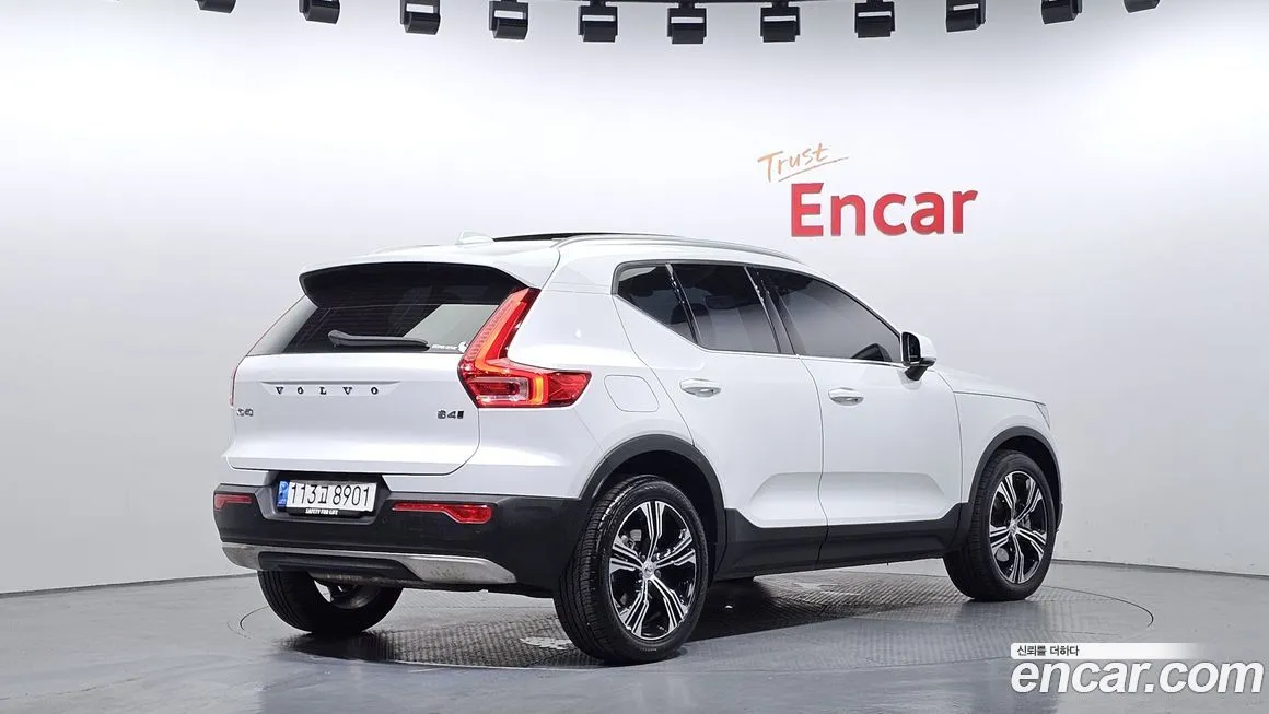 Volvo XC40 — фото 4