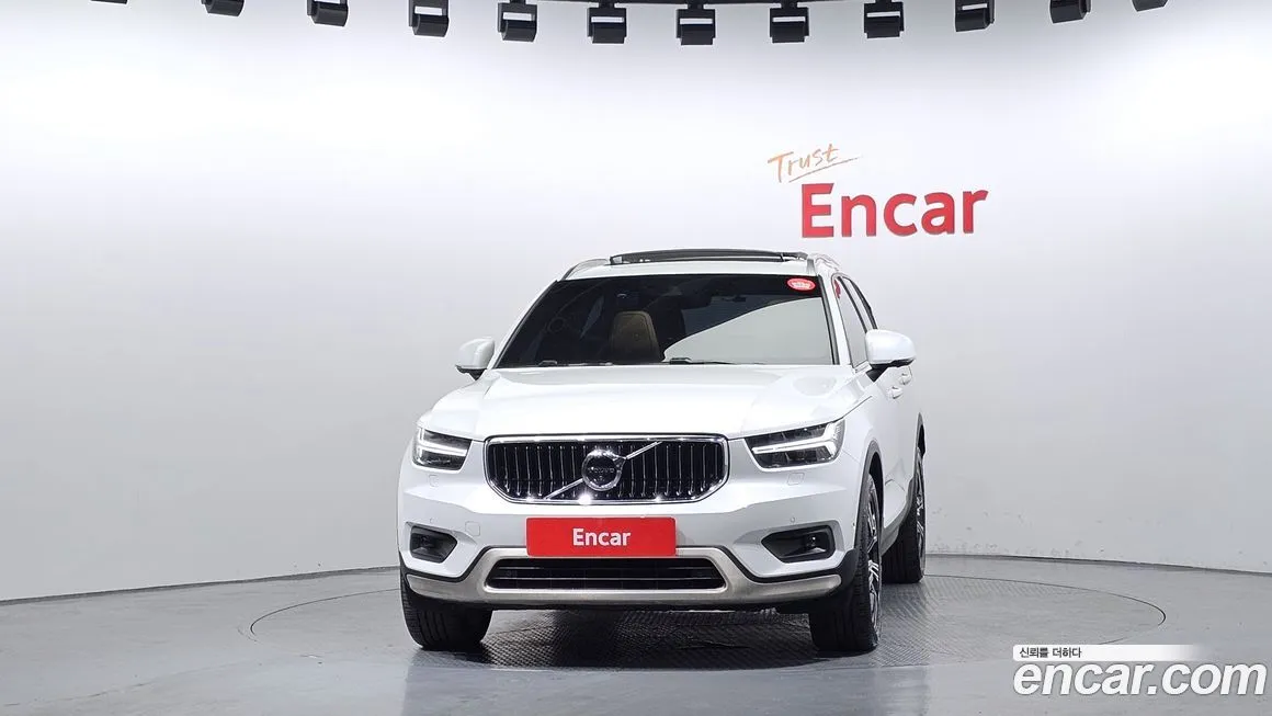 Volvo XC40 — фото 2