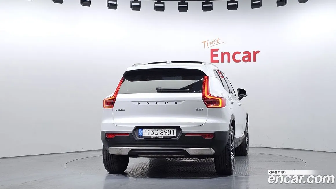 Volvo XC40 — фото 3