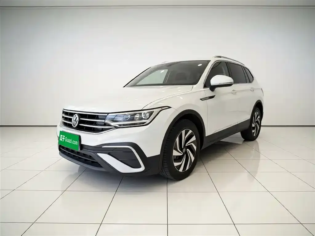 Volkswagen Tiguan L — фото 1