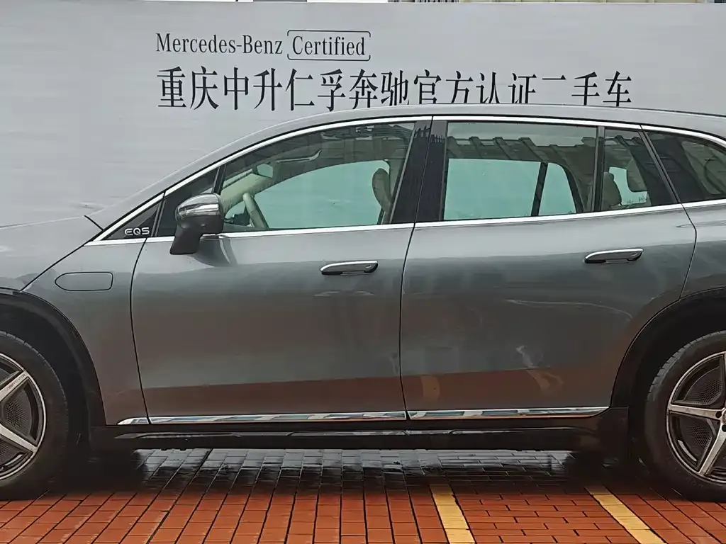 Mercedes-Benz EQS SUV — фото 3