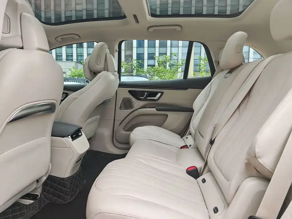 Mercedes-Benz EQS SUV — фото 6