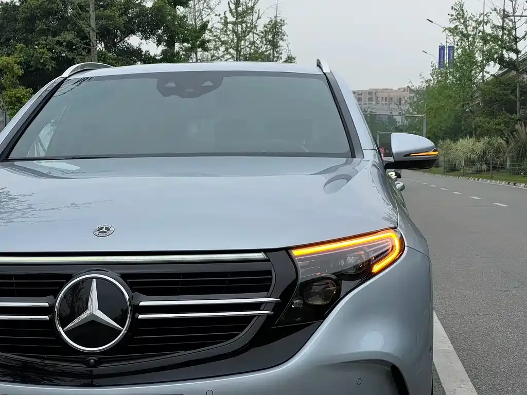 Mercedes-Benz EQC — фото 10