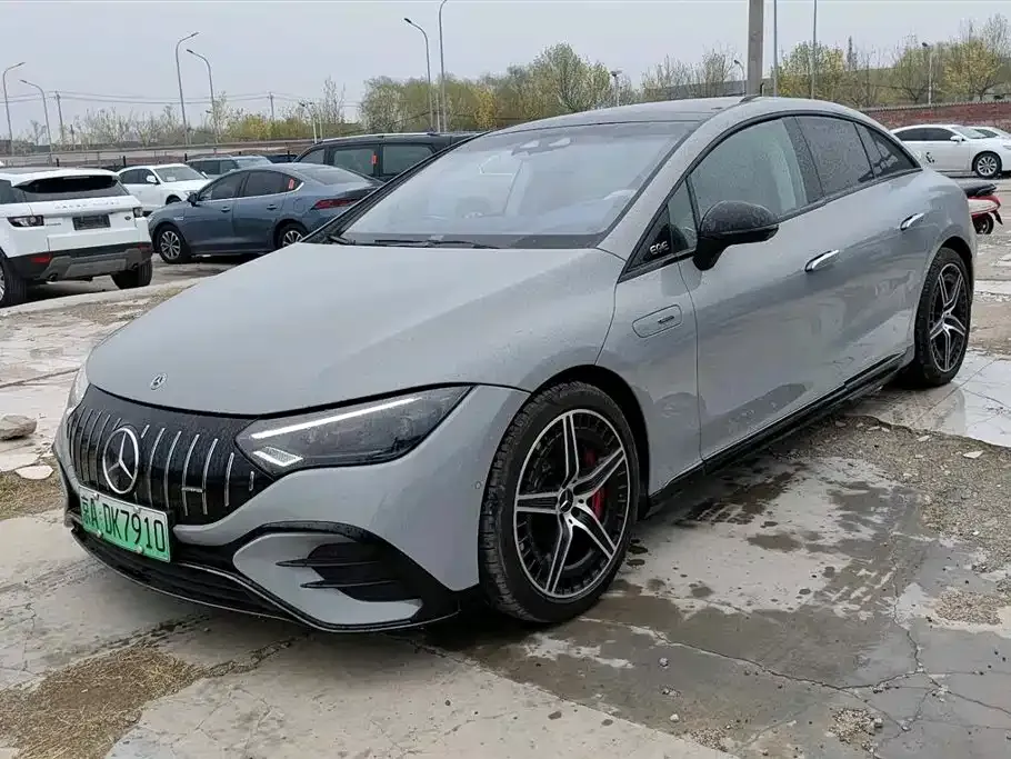 Mercedes-Benz EQE AMG — фото 1