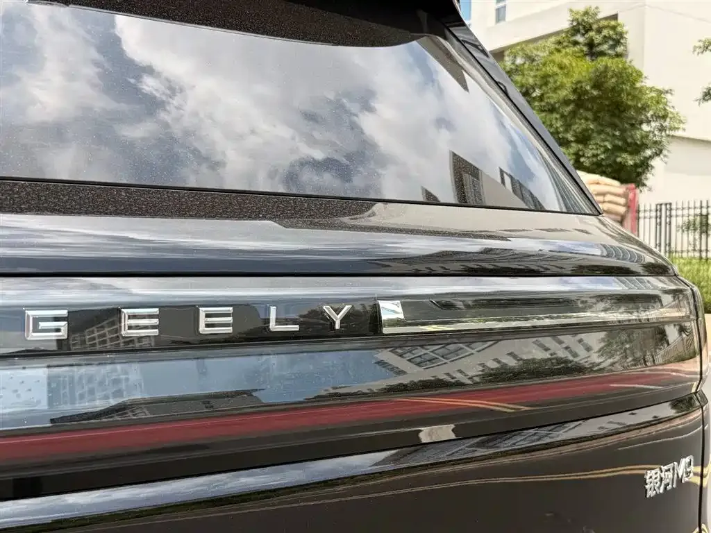 Geely Galaxy M9 — фото 9