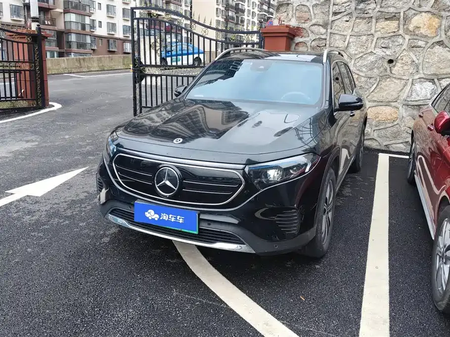 Mercedes-Benz EQB — фото 1