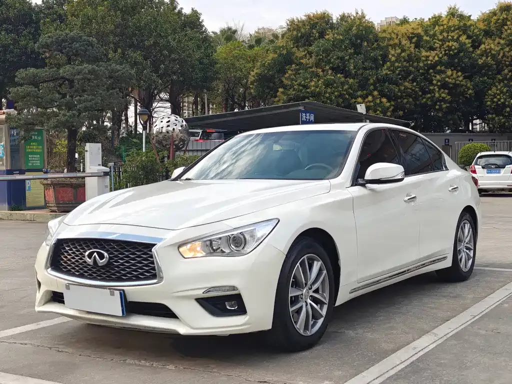 Infiniti Q50L — фото 1