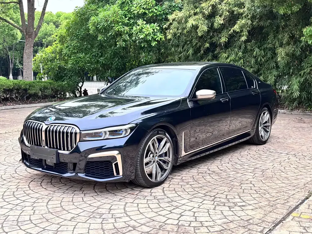 BMW 7 Series — фото 1