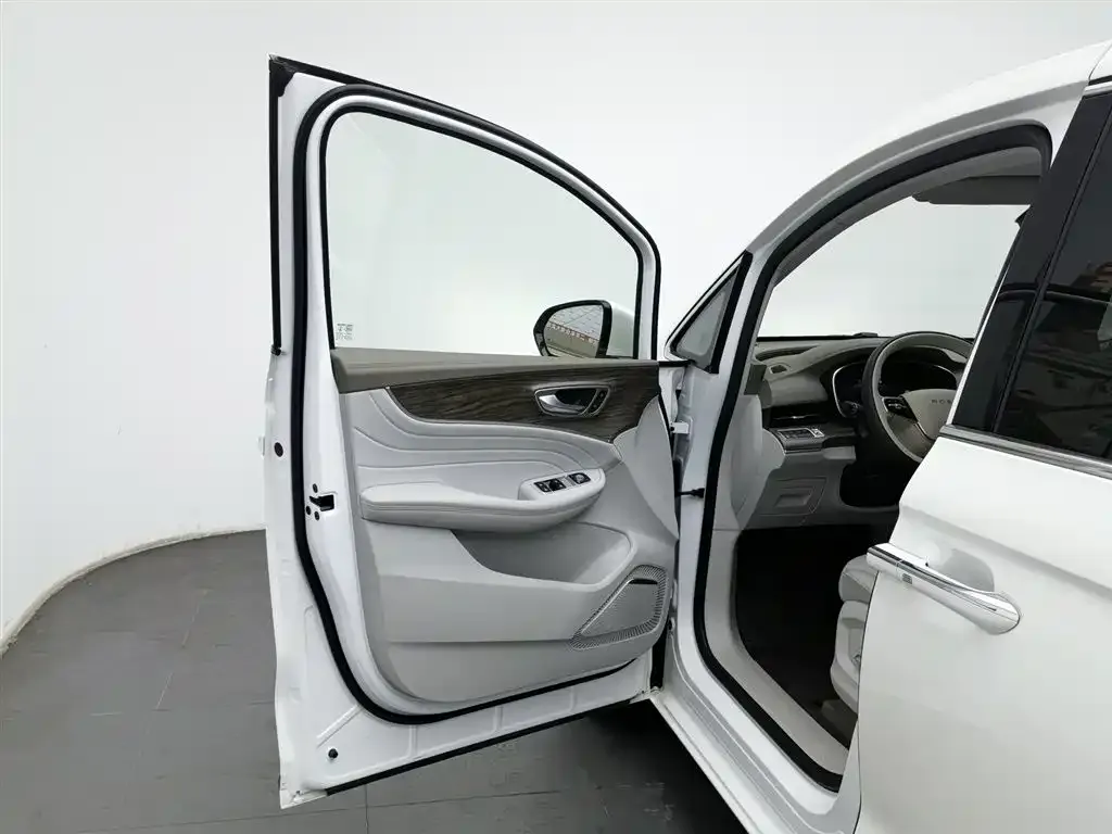 Roewe iMAX8 New Energy — фото 7