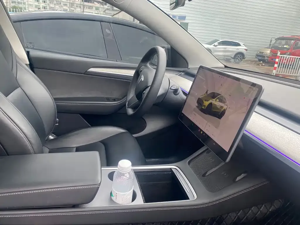 Tesla Model Y — фото 2