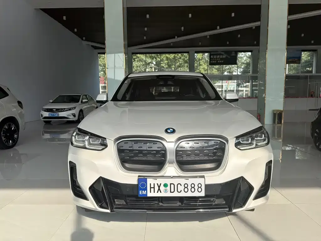 BMW iX3 — фото 1