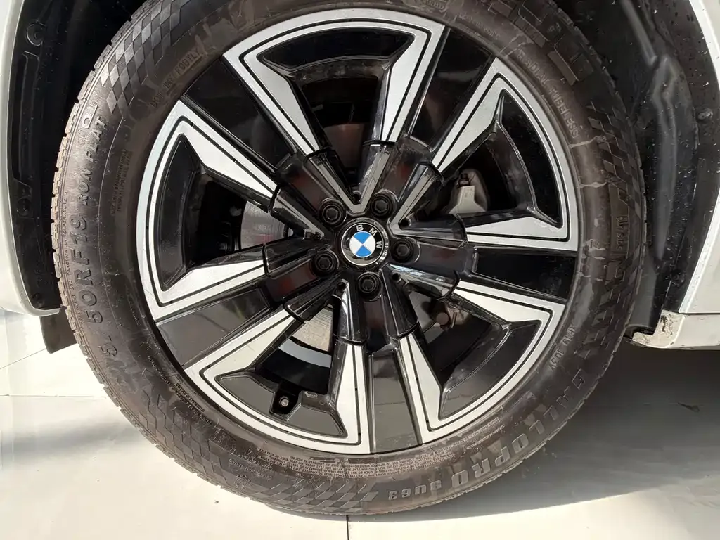 BMW iX3 — фото 10