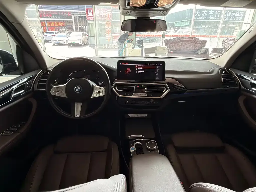 BMW iX3 — фото 2