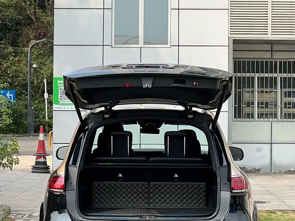 Mercedes-Benz GLS — фото 10