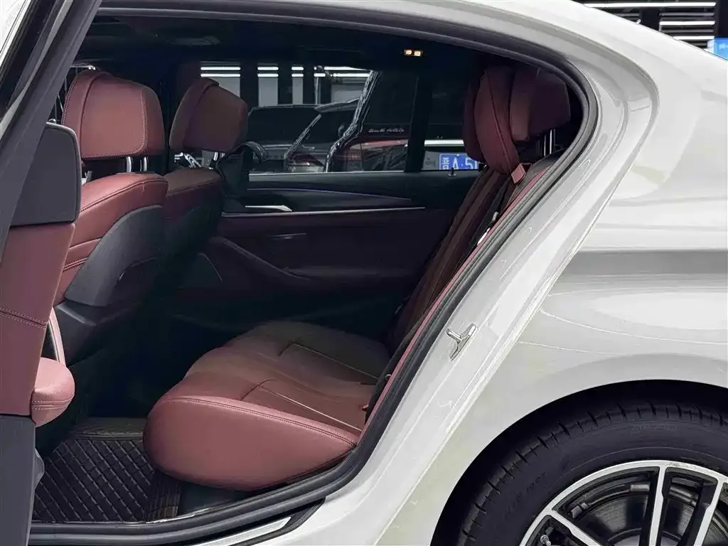 BMW 5 Series New Energy — фото 4